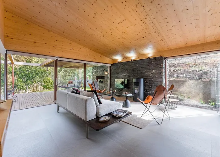 Casa De - Private With Outdoor And River View Only 25 Minutes Away From Oporto * Medas